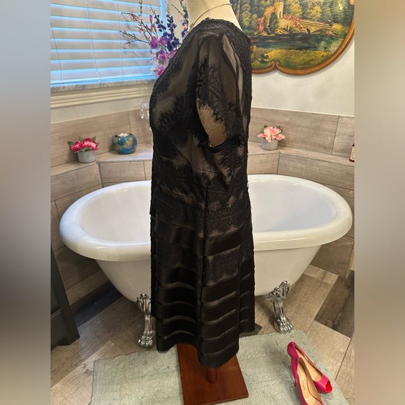 Pristine JS Collection Black with Cream Underlay Petite Gorgeous Dress - Picture 9 of 9